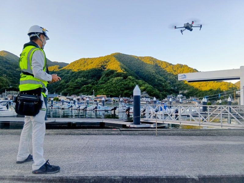 ドローンで浮桟橋を調査